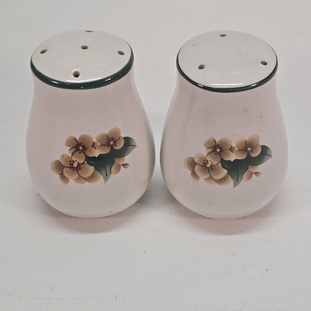Citation The Cades‎ Cove Collection Yellow Flowers & Apple Salt & Pepper Shakers